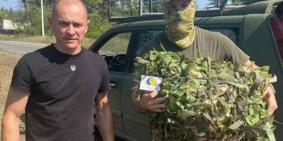 Захисникам України з Енергодару волонтери передали маскувальну сітку та смачні подарунки
