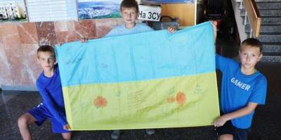 Діти з Енергодару, що живуть у Рівненській області, облаштували блокпост і збирають гроші для ЗСУ