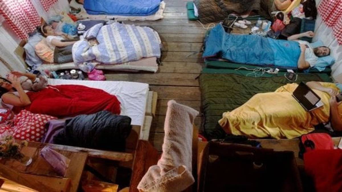 Лежать на килимках вже 20 днів: у Чорногорії змагаються за титул “найлінивішого громадянина”