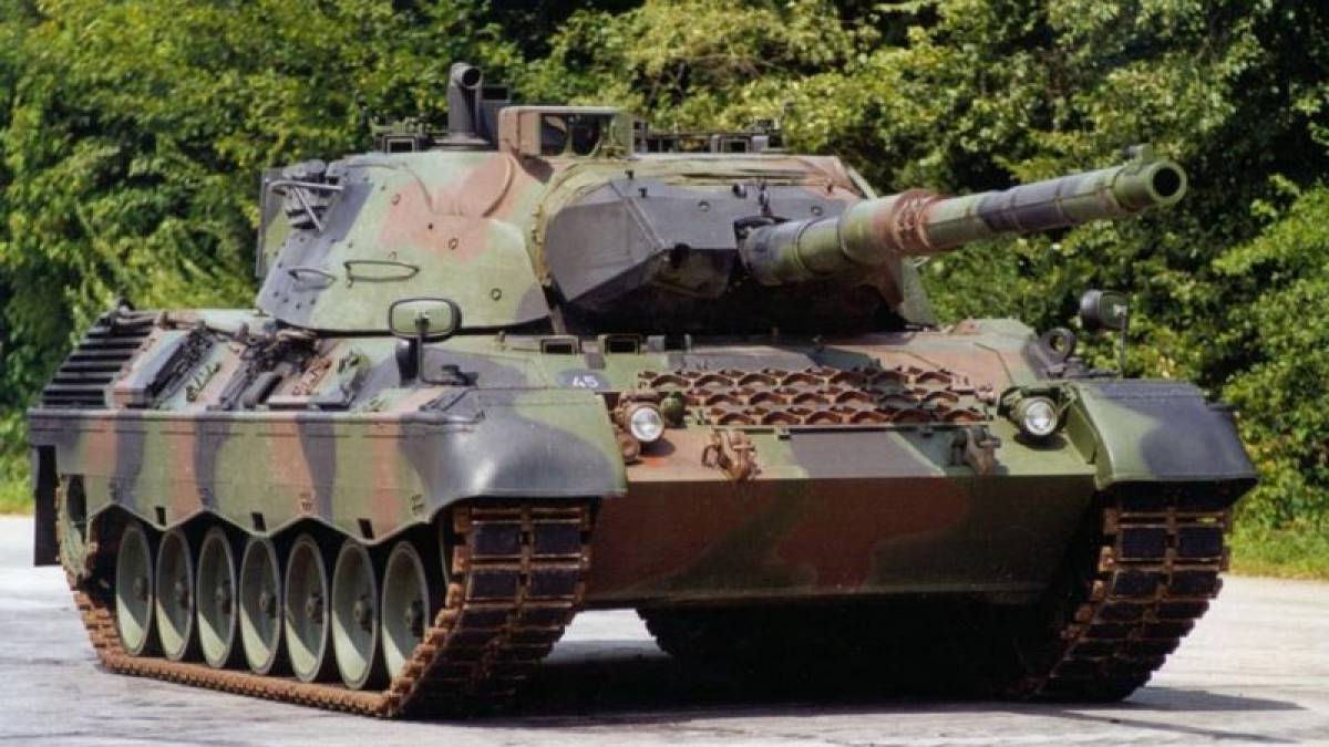 До України з трьох країн прибули перші танки Leopard 1