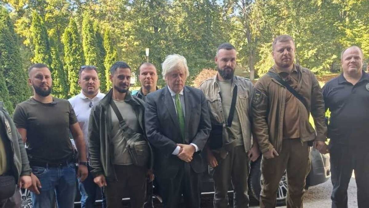 Борис Джонсон з неоголошеним візитом приїхав до Києва