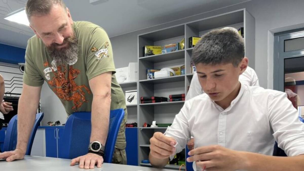 Міністр освіти роз’яснив, з якої літери писати назву воюючої з нами країни
