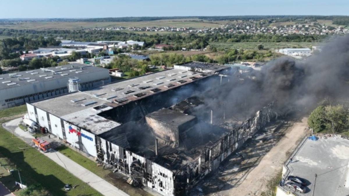 У Тернополі ліквідували масштабну пожежу на підприємстві