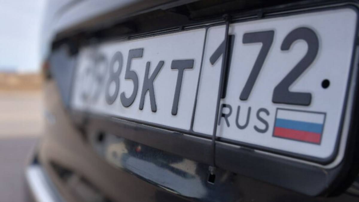 Країни Балтії заборонили вʼїзд на свою територію авто з російськими номерами