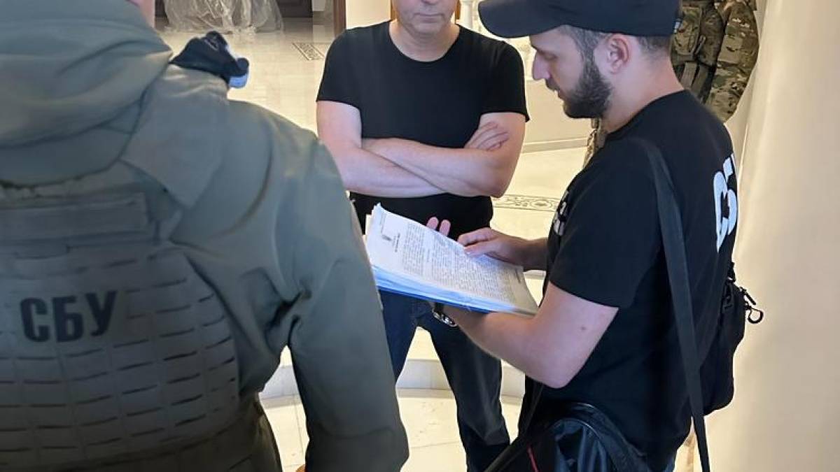 СБУ проводить обшуки у нардепа Нестора Шуфрича