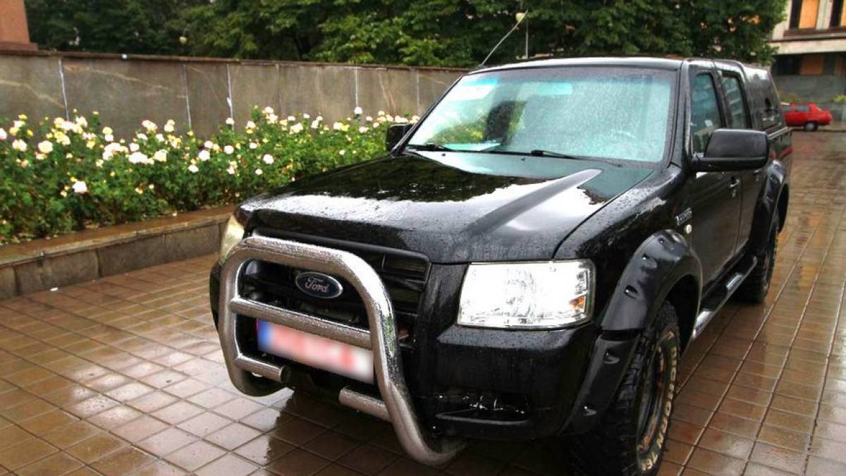 Захисникам запорізького краю передали позашляховик