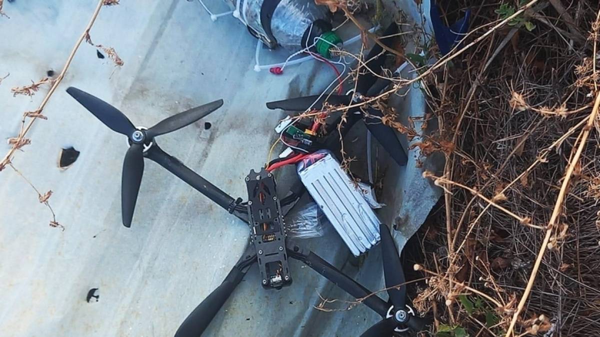 На Запоріжжі прикордонник приземлив ворожий дрон із саморобною вибухівкою