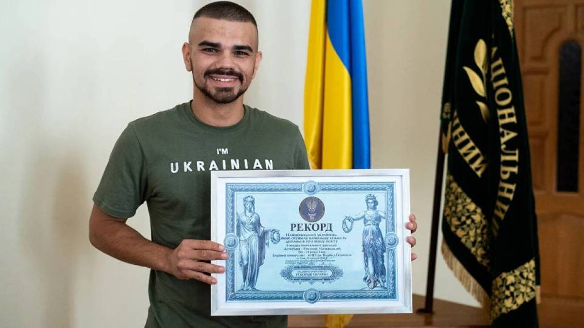 Українець здобув 5 вищих освіт у 24 роки, встановивши рекорд країни