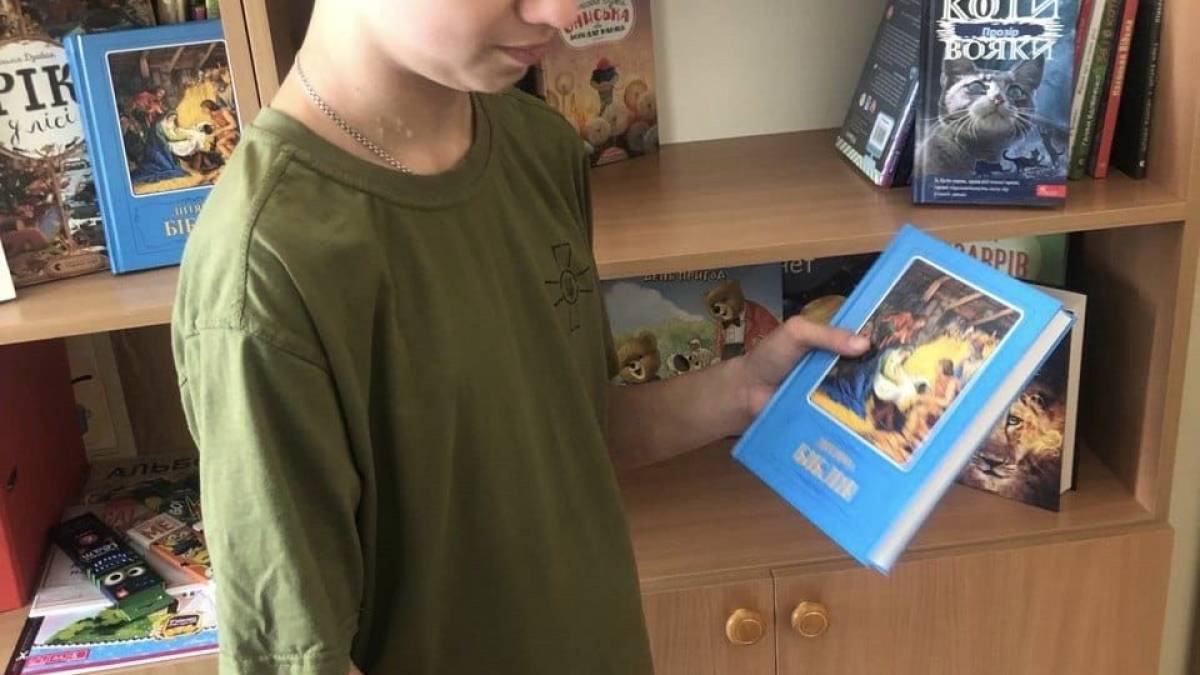 Лікарня у Запоріжжі отримала сотні дитячих «Книг від Героя»