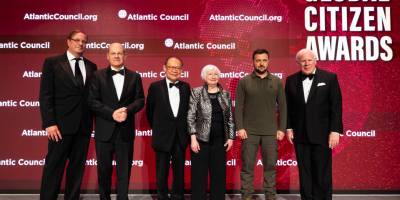 Президент України Зеленський отримав у США премію Atlantic Council Global Citizen Awards