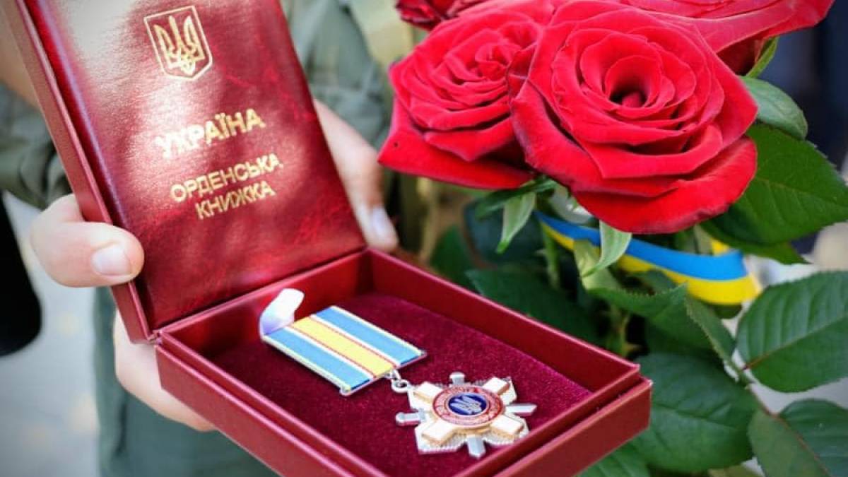 На Запоріжжі матері загиблого нацгвардійця вручили посмертну нагороду «За мужність»