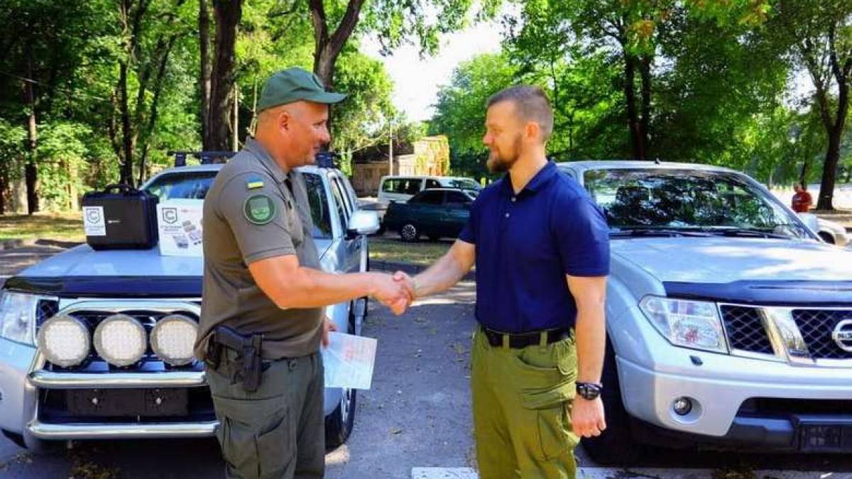 Захисникам запорізького краю передали позашляховики та дрони