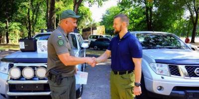 Захисникам запорізького краю передали позашляховики та дрони
