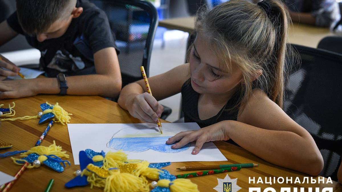 У Запоріжжі діти виготовили обереги для бійців штурмової бригади «Лють»