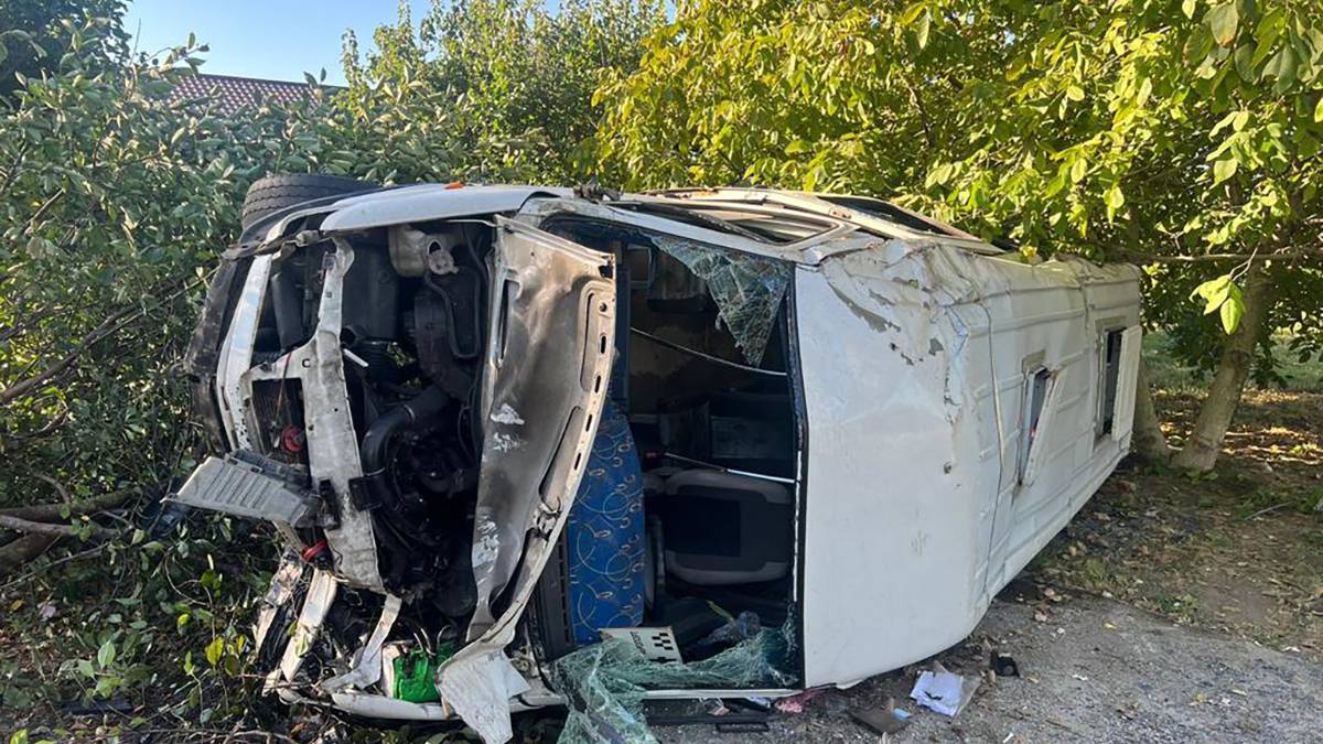 Поліція з’ясовує обставини ДТП за участі маршрутного таксі