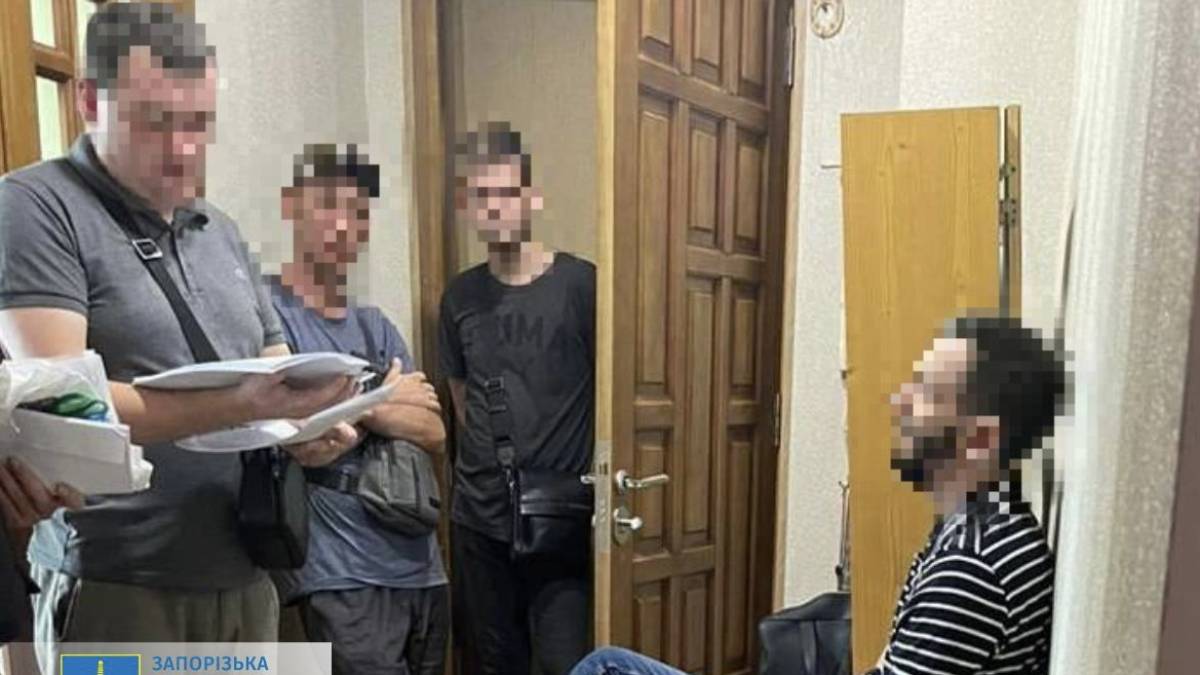 У Запоріжжі чиновник разом з дружиною вимагав хабарі з аграріїв: подробиці