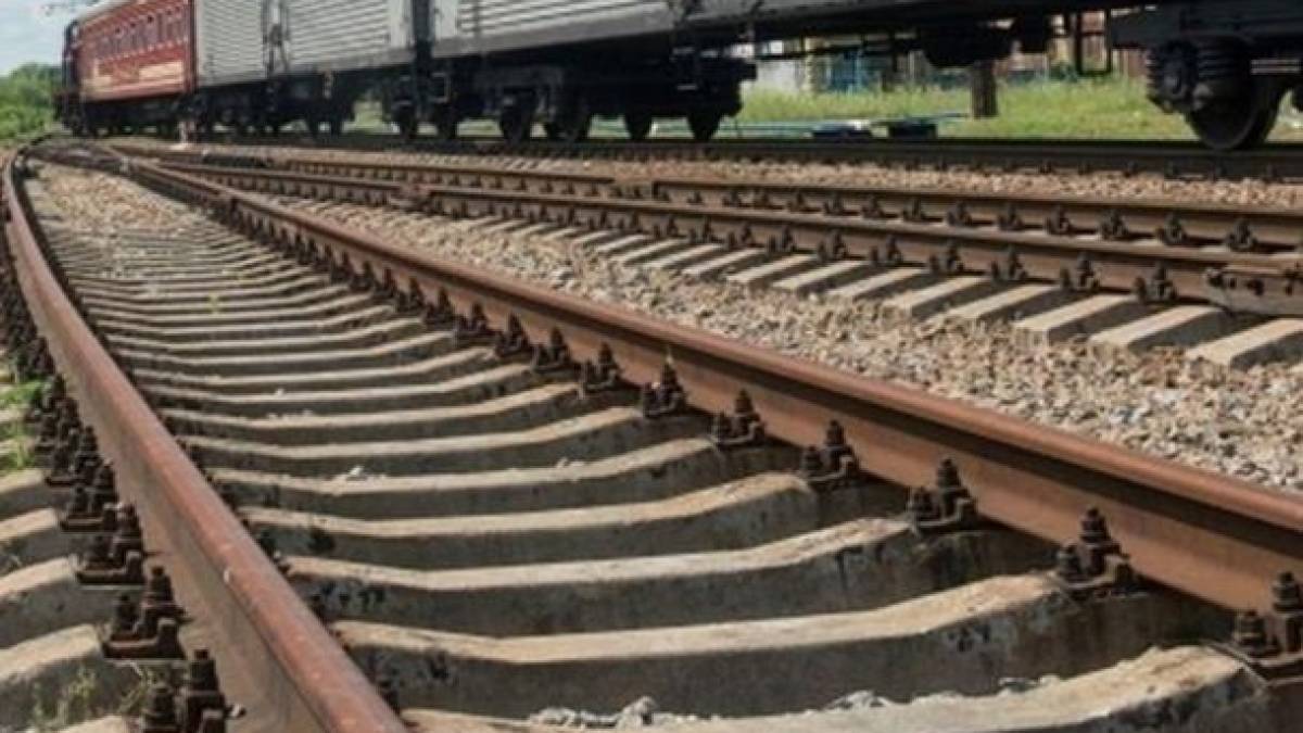 У Запоріжжі 14-річна дівчинка потрапила під потяг