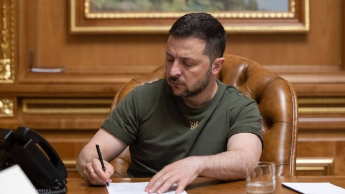 Зеленський підписав закон про зарплати військовополонених: подробиці