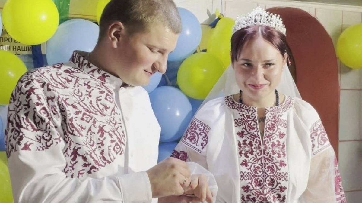 Весілля на Запоріжжі: бойова медикиня вийшла заміж за солдата з роти вогневої підтримки