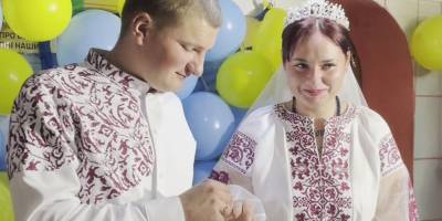 Весілля на Запоріжжі: бойова медикиня вийшла заміж за солдата з роти вогневої підтримки