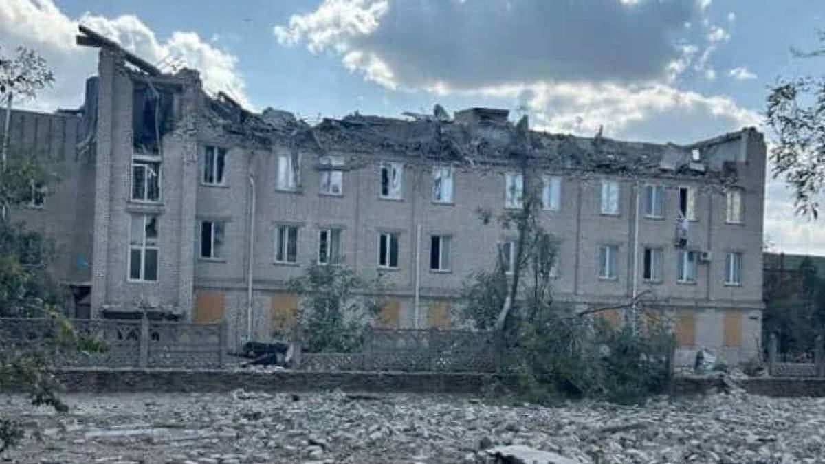 У Бериславі на Херсонщині — пряме влучання в лікарню, є поранені  — ОВА