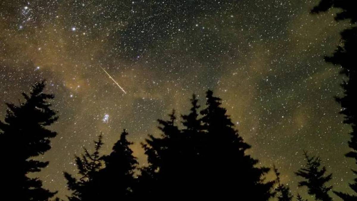 Зорепад Драконіди у жовтні 2023: коли спостерігати яскравий метеорний потік?