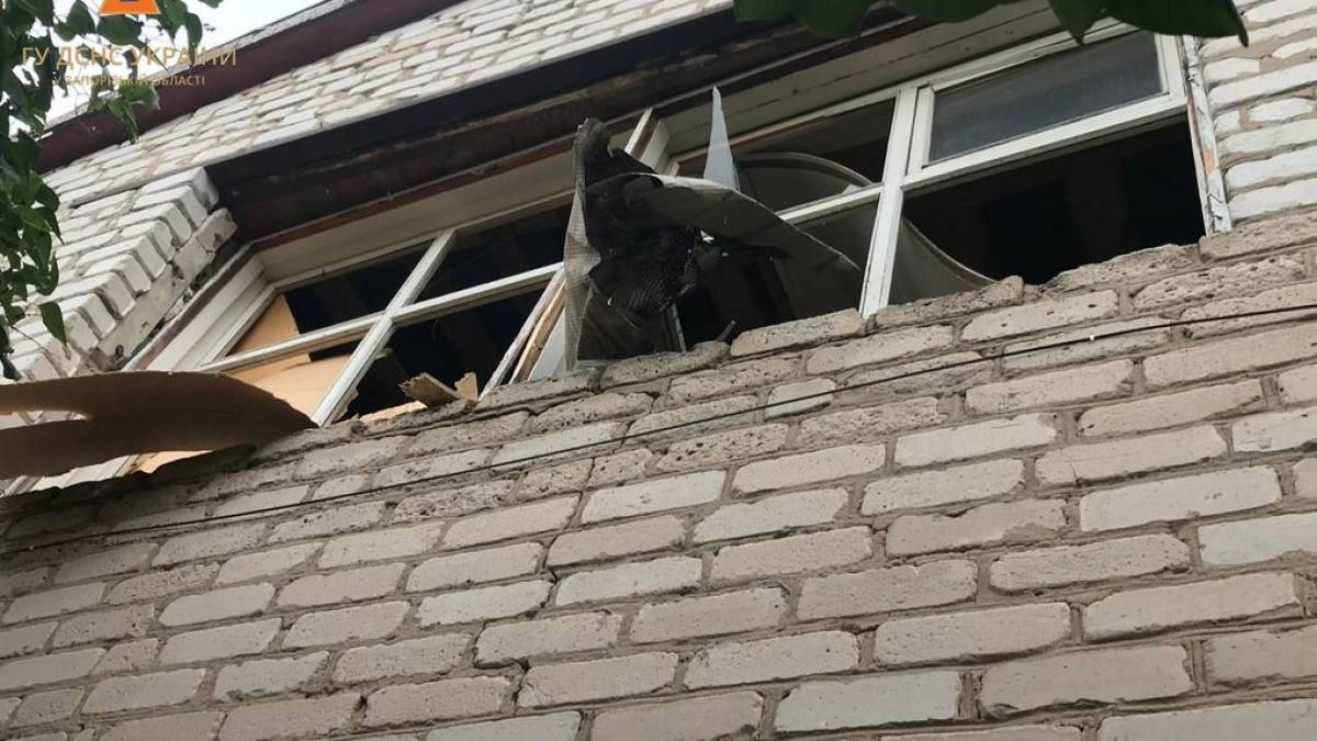 На Запоріжжі під час атаки ворога дві ракети впали біля пожежно-рятувальної частини