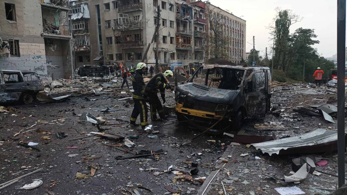 Конвой естонських волонтерів потрапив під російський ракетний удар у Харкові