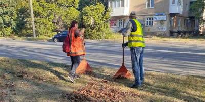 Запорізькі комунальники продовжують виконувати сезонні роботи з благоустрою