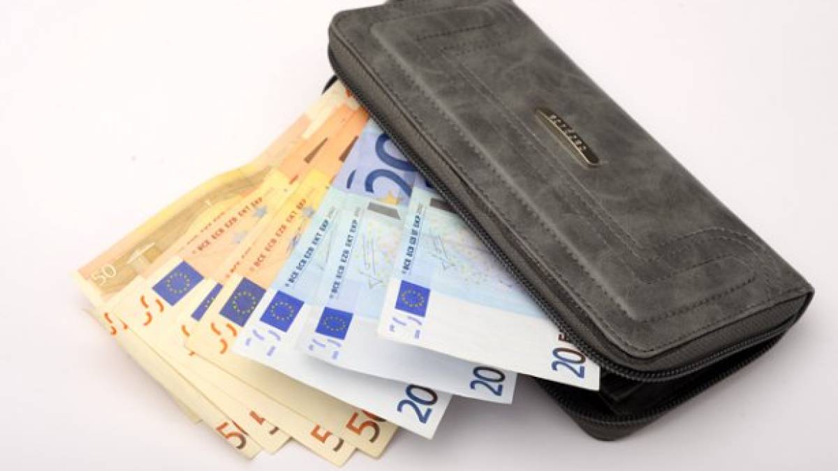 Офіційний курс валют НБУ на 10 жовтня: гривня продовжує зміцнення