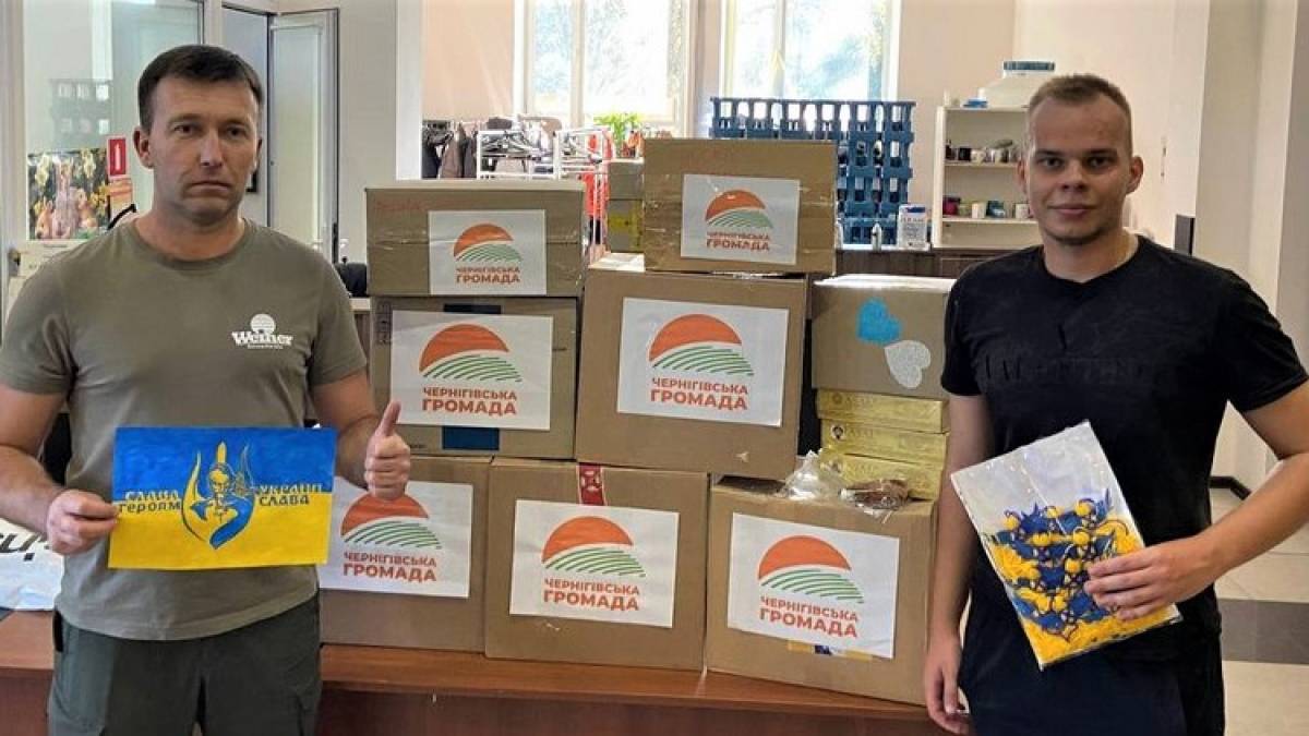 На Запоріжжі громада передала на фронт продукти та господарські товари
