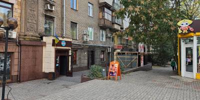 В центре Запорожья незаконно работала летняя площадка кафе – фото