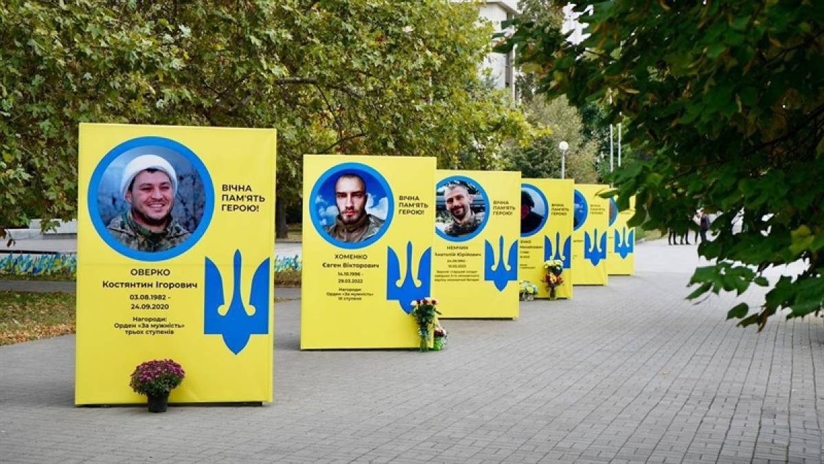 В Запоріжжі оновили Алею Героів, які загинули у війні з росією