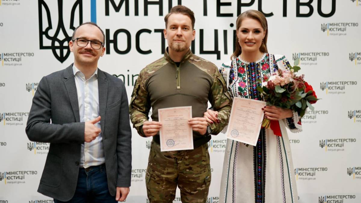 Речник СБУ Артем Дехтяренко одружився з ведучою «24 Каналу» Анастасією Норіциною