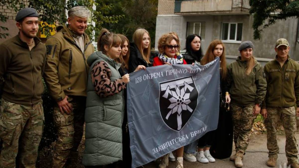 У Запоріжжі відзначили перейменування вулиці на честь 128-ї гірсько-штурмової бригади