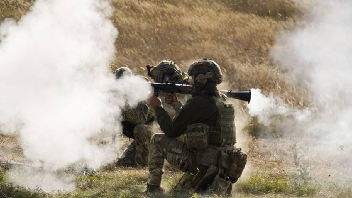 Генштаб ЗСУ — про втрати ворога на 18 жовтня: 290050 (+620) осіб, 323 (+6) гелікоптери, 319 (+1) літаків, 9420 (+15) ББМ