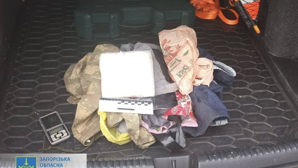 У Запоріжжі затримали чоловіка, який перевозив у авто наркотиків на півмільйона гривень