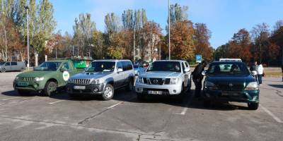 На Запорізький фронт відправили партію автівок