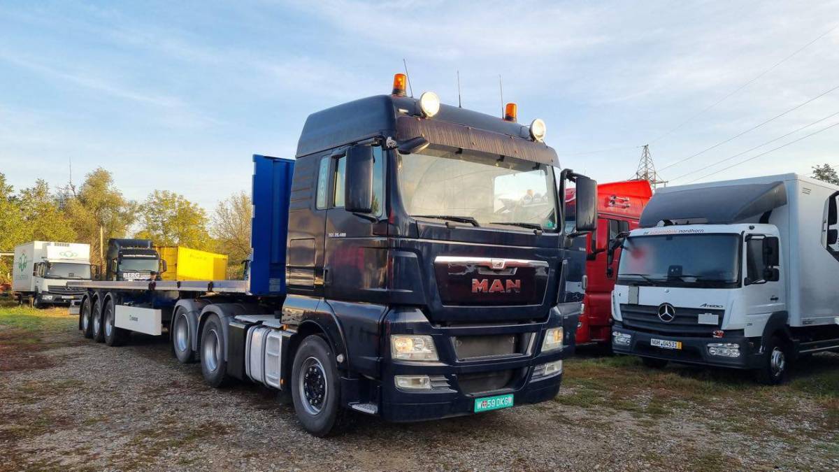 Команда Мелітополя передала українським захисникам вантажний автомобіль