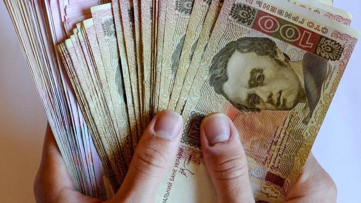 У Запоріжжі пенсіонерка віддала всі свої заощадження за «зняття порчі» з сина – фото, відео