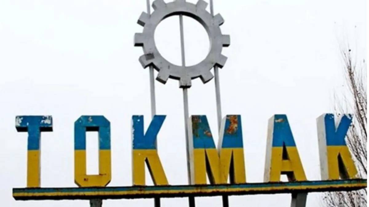 У Токмаку росіяни люто мародерять: крадуть навіть ковдри та стільці