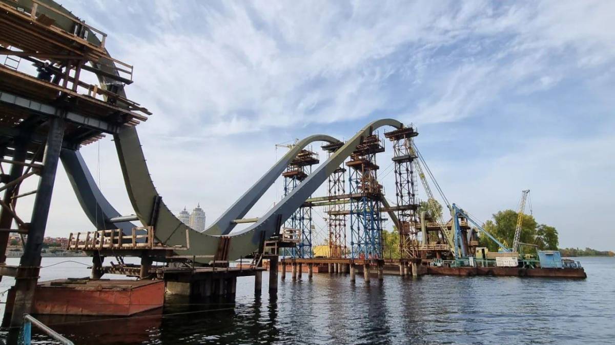 У Києві будують міст-хвилю – фото