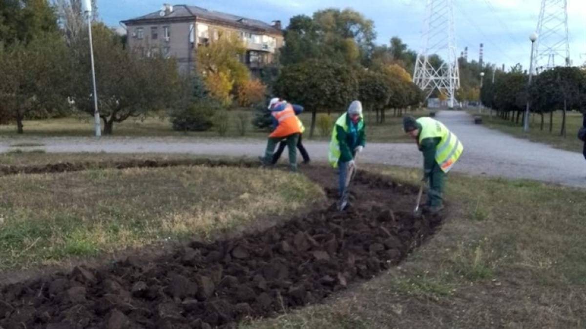 Запорізькі комунальники підтримують лад на вулицях міста