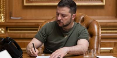 Президент Зеленський звільнив трьох посадовців СБУ