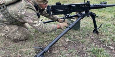 Військові на Запорізькому напрямку опановують кулемет «Браунінг»