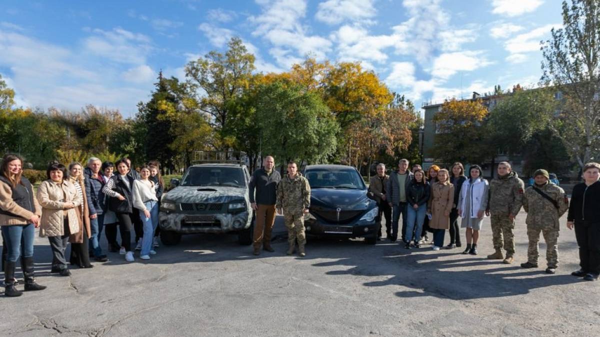 Захисники запорізького краю отримали від обладміністрації два автомобілі