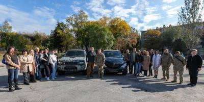Захисники запорізького краю отримали від обладміністрації два автомобілі