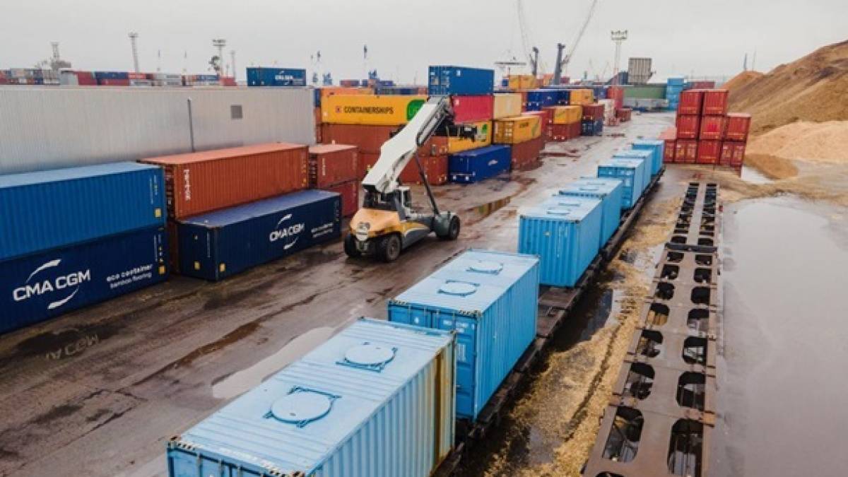 Скільки продукції Україна експортувала новим коридором