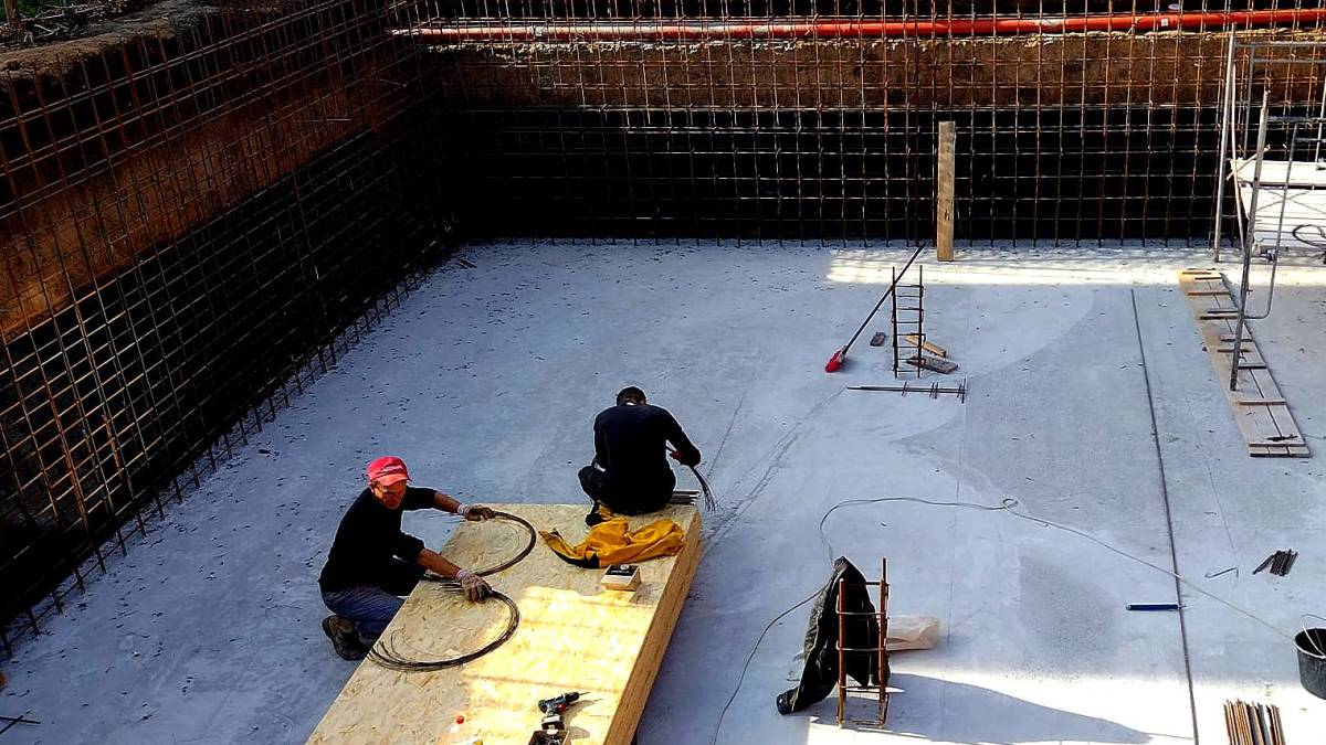 У Запорізькому храмі продовжують будувати бомбосховище (фото)