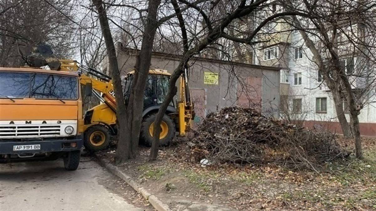 В Олександрівському районі тривають сезонні роботи з благоустрою